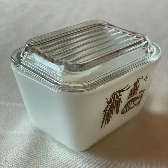 Vintage Pyrex Refrigerator Dish w/ lid, Early American, 501B, 1 1/2 cup - Picture 4 of 12